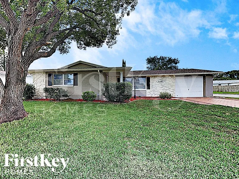 9220 Lido Ln — Photo 1