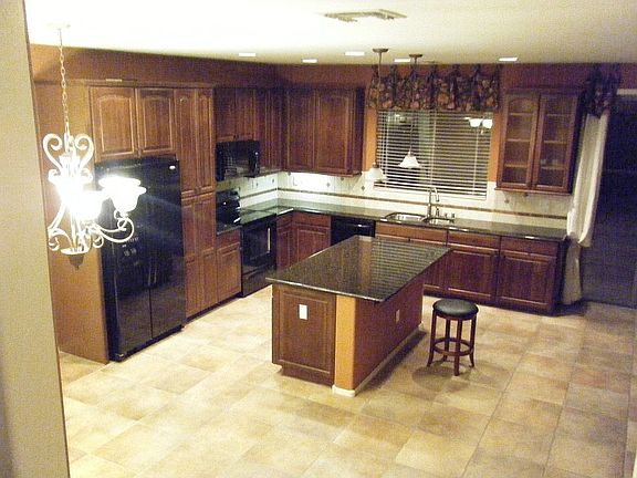 5th image of 3811 S 99th Dr