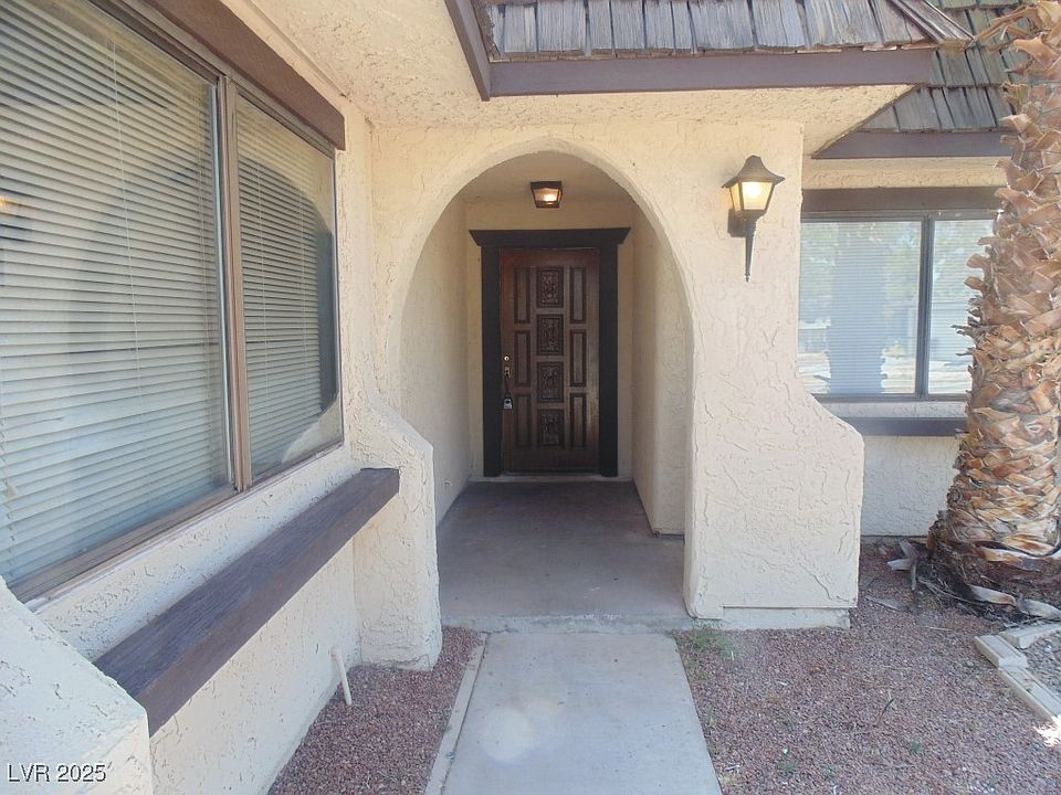 2nd image of 230 Queen Marie Ct