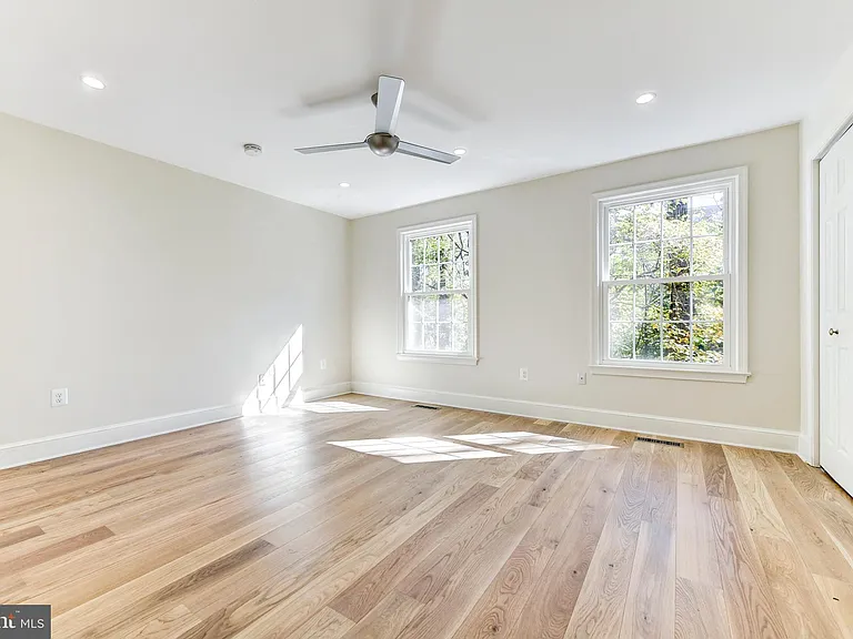 3221 Sutton Pl NW #C — Photo 11