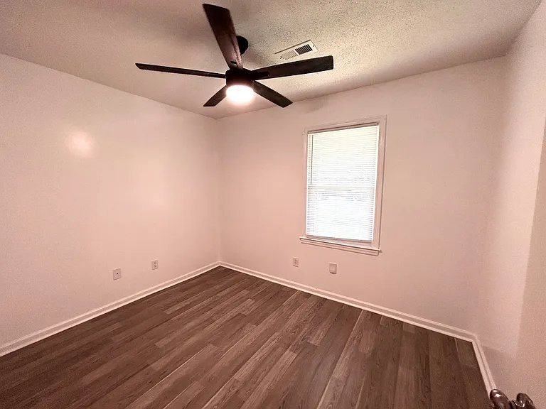 401 Bluebell Ave — Photo 24