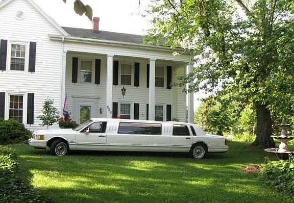3rd image of 644 Elmcrest St NE