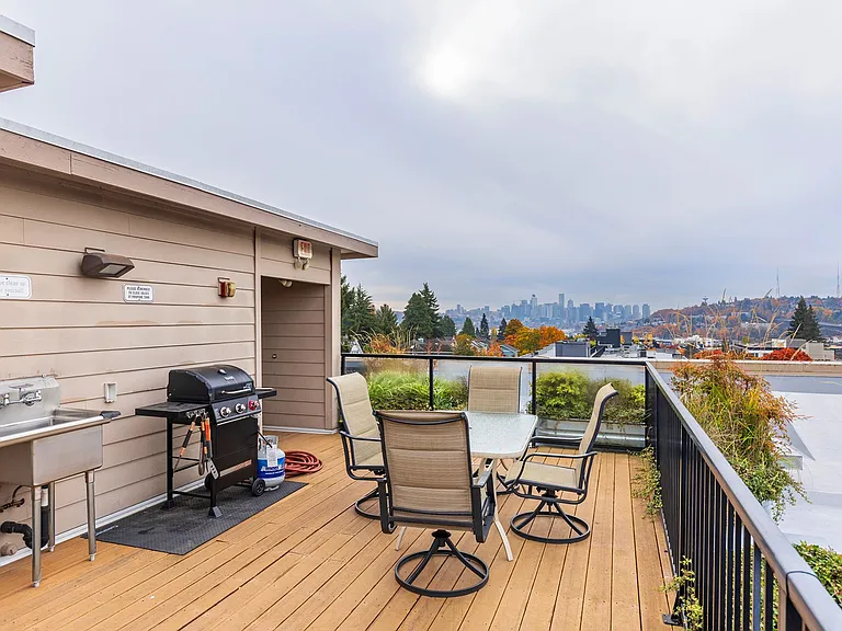 Howard Park Apartments — Photo 6