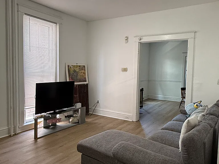 435 Montclair Ave — Photo 2