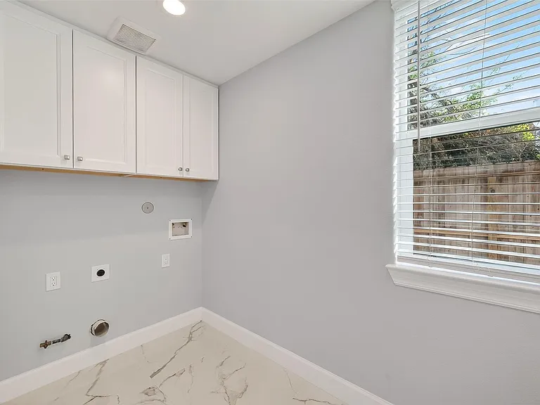 3344 Sanders St — Photo 12
