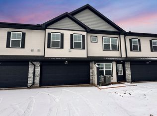 5277 Long Pointe Pass, Woodbury, MN 55129