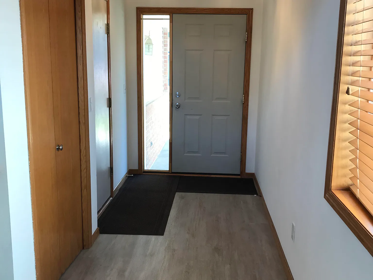 3 bed, 1716 sqft, $2,290 — Photo 2