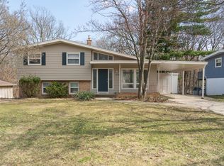 2146 Greenview Ct SW, Wyoming, MI 49519