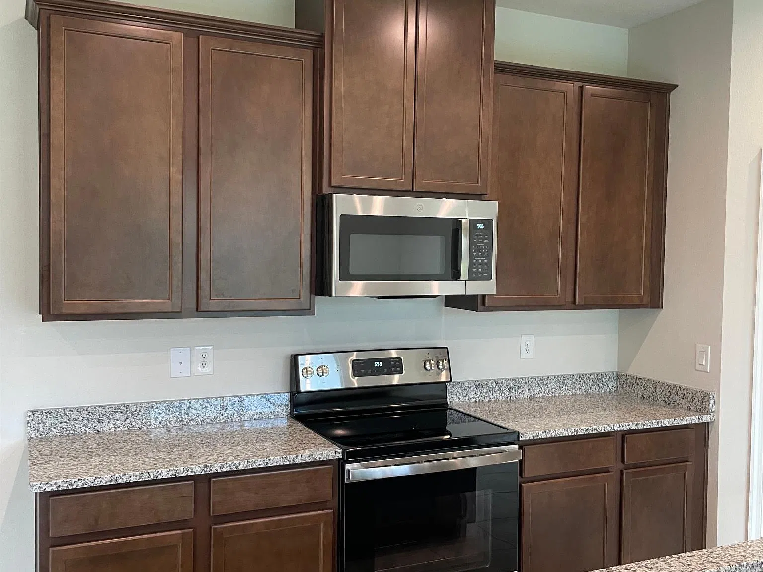 4 bed, 2.5 bath, 2370 sqft, $2,750 — Photo 3