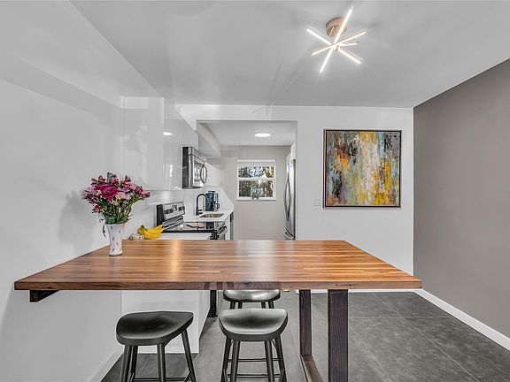 4th image of 2607 NE 8th Avenue #34