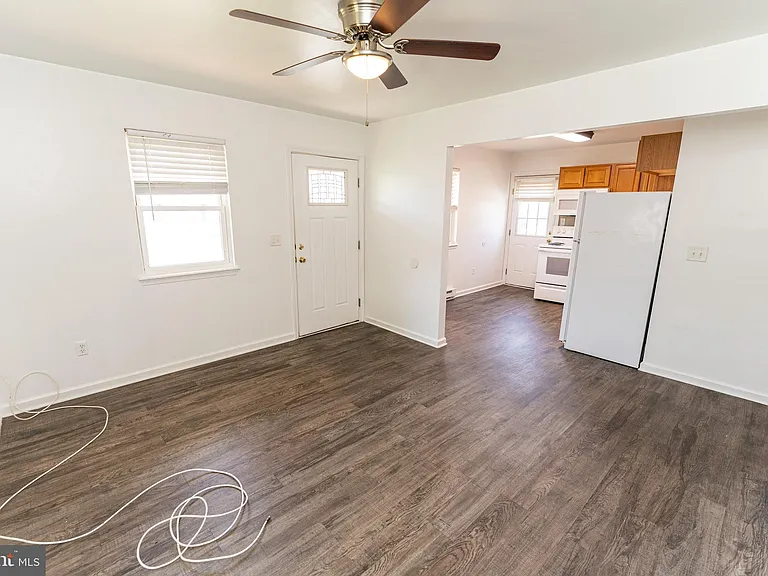 30704 Hampden Ave — Photo 7