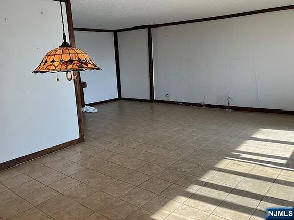 4th image of 300 Winston Dr APT 502