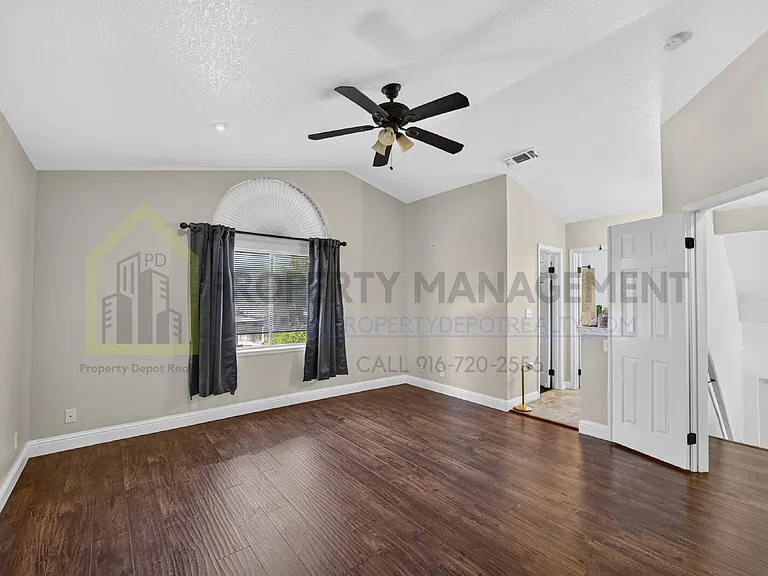 8779 Brittany Park Dr — Photo 40