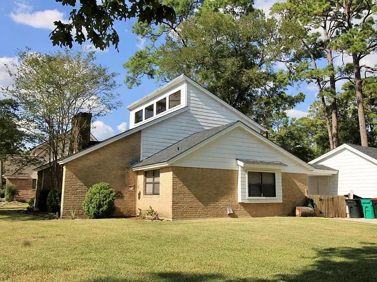 4701 Spring Ln — Photo 2