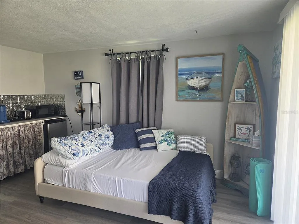 Studio, 1.0 bath, 450 sqft, $250 — Photo 2