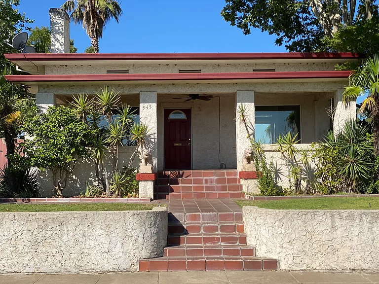945 Rio St — Photo 2