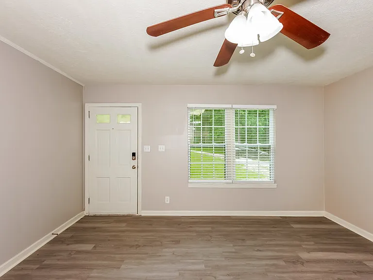 1722 Rogina Dr — Photo 5