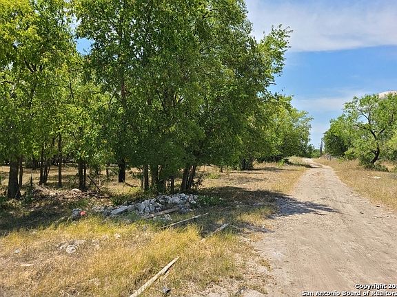4th image of 1758 Silver Oaks