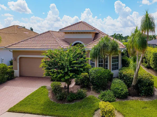 6718 Crowned Eagle Ln, Naples, FL 34113