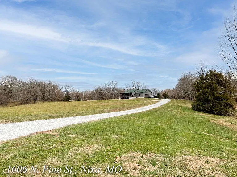 1606 N Pine St — Photo 4