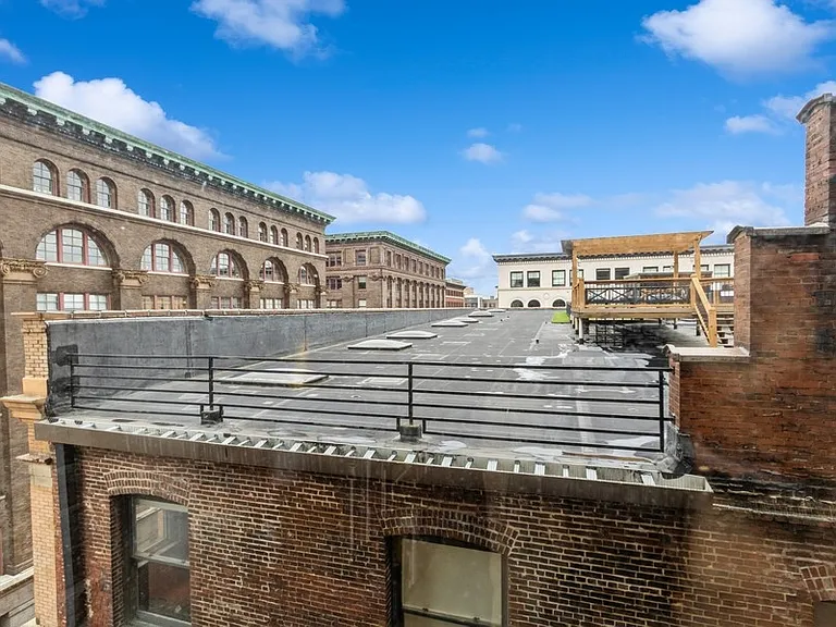 308 W 8th St #1 — Photo 37