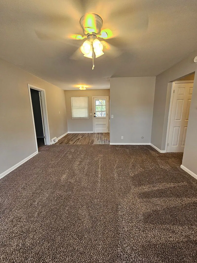 4 Bed | 1 Bath | South — Photo 3