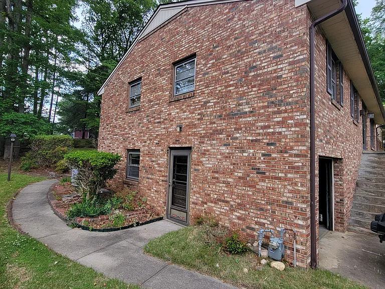 121 Layton Ave — Photo 3