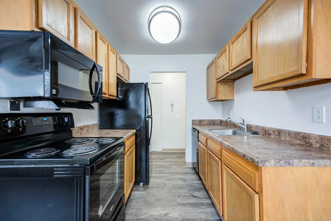 Lake Vista Apartment Homes — Photo 2
