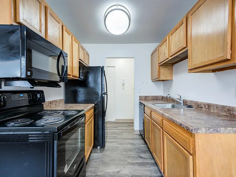 Lake Vista Apartment Homes — Photo 2