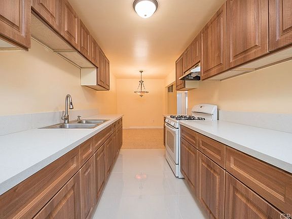 5th image of 6904 Radford Ave Unit 3