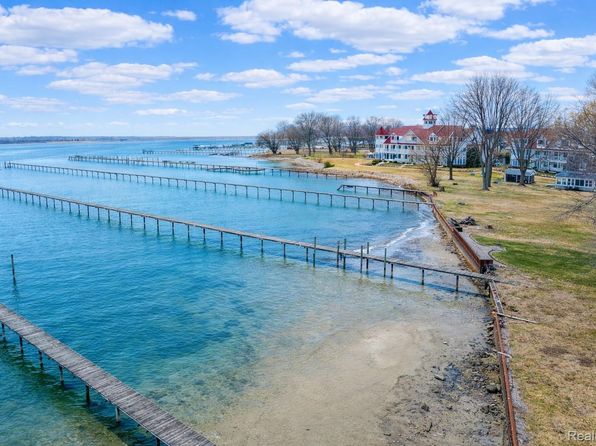 6125 Pointe Tremble Rd APT S