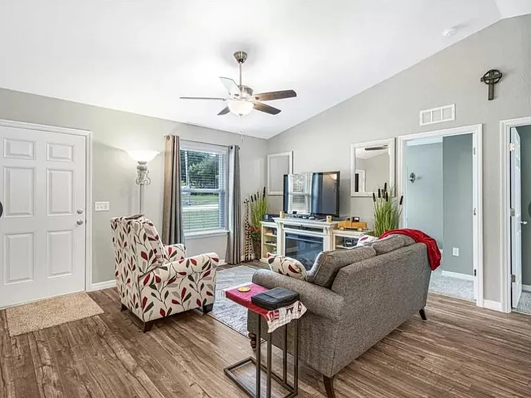 433 Spring Ln — Photo 9