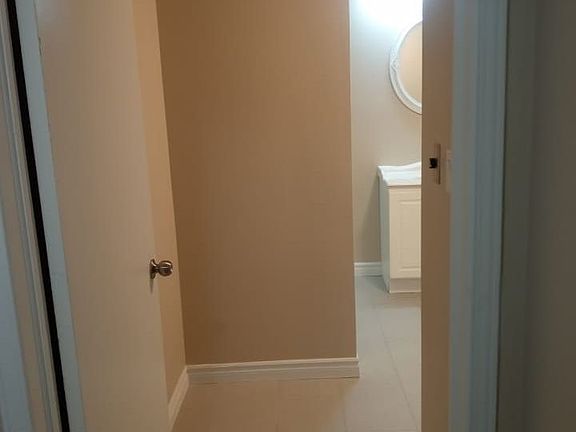 4th image of 526 Grove St E