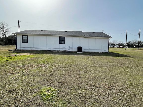 3rd image of 4059 County Road 3221 Trailer 4