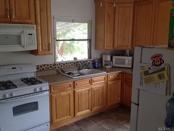 3rd image of 1485 Toluca Dr