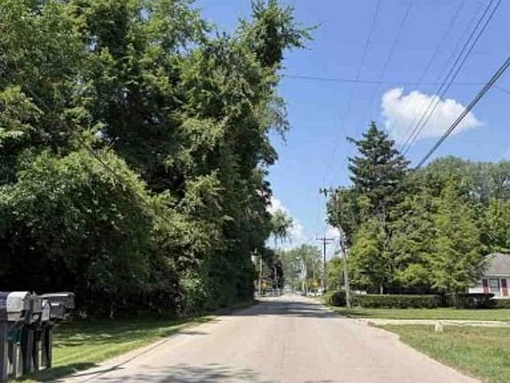 Exterior Neighborhood (street photo)