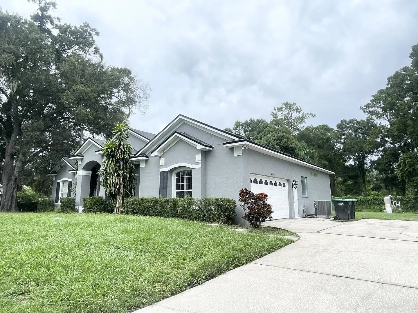 Beautifully Renovated 4/3 Home ~ East Orlando ~ Fenced Yard ~ No HOA! — Photo 2