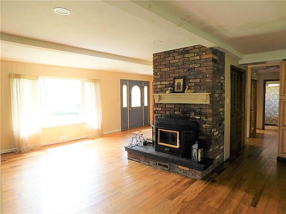 4th image of 147 Goldenrod Ln