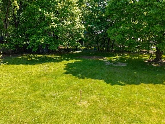 5th image of 229 Spring St