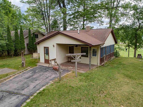 2nd image of 3775 Oakridge Dr