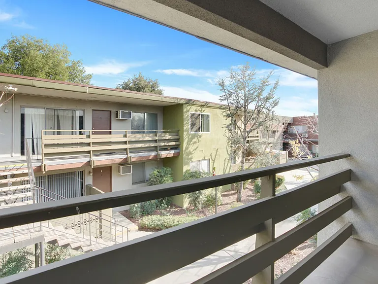 1345 N San Gabriel Ave — Photo 15