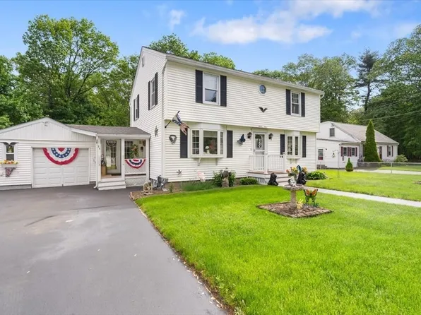 34 Robert Bigelow St, Chelmsford, MA 01824