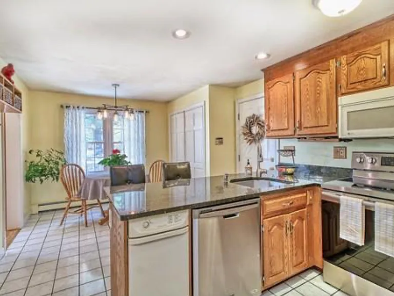 64 David Rd — Photo 9
