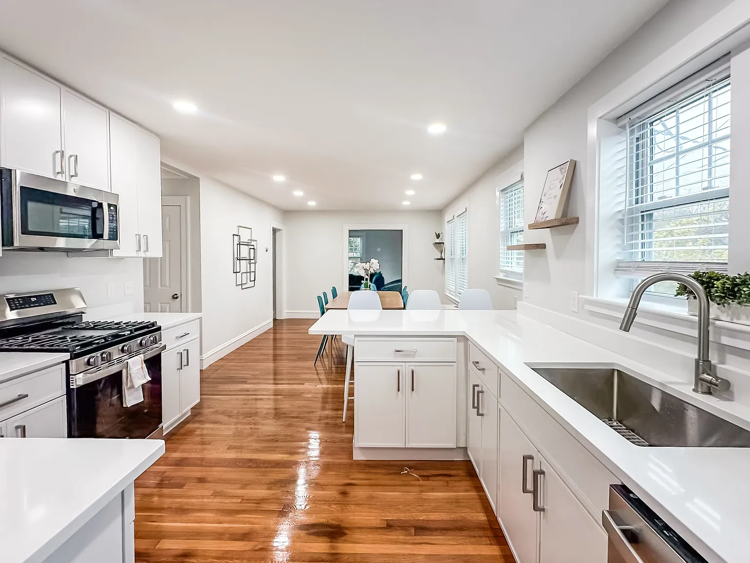 6 bed, 99999 sqft, $5,500 — Photo 3