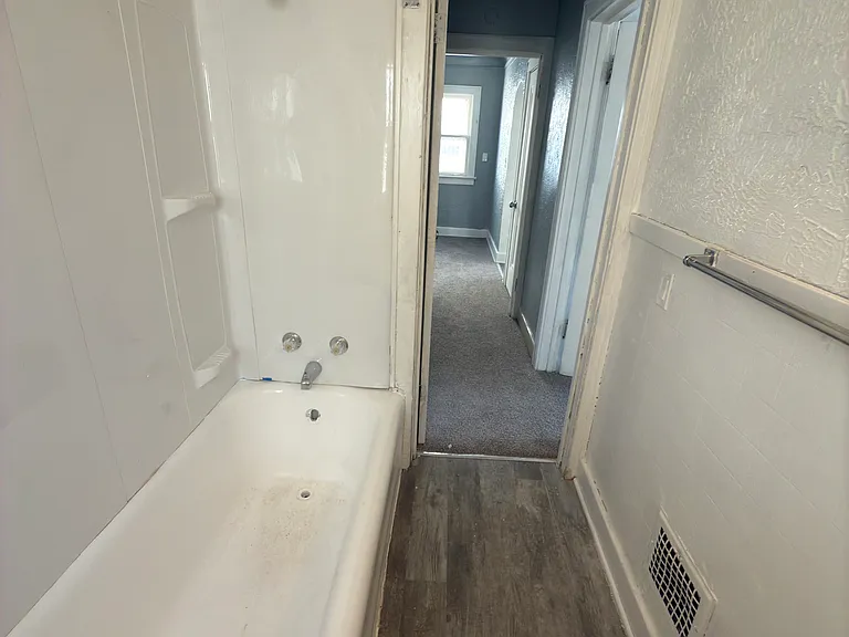 337 Van Buren Ave #1 — Photo 10