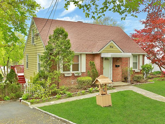 FRONT SHOWING DRIVEWAY