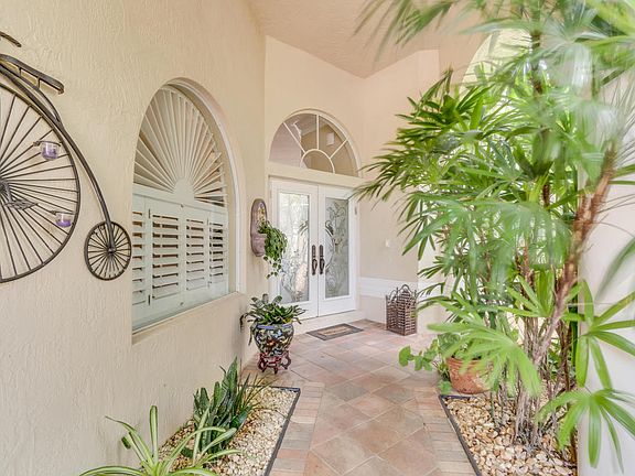 4th image of 10774 Greenbriar Villa Dr
