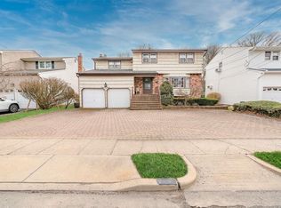 2362 Camp Ave, Merrick, NY 11566