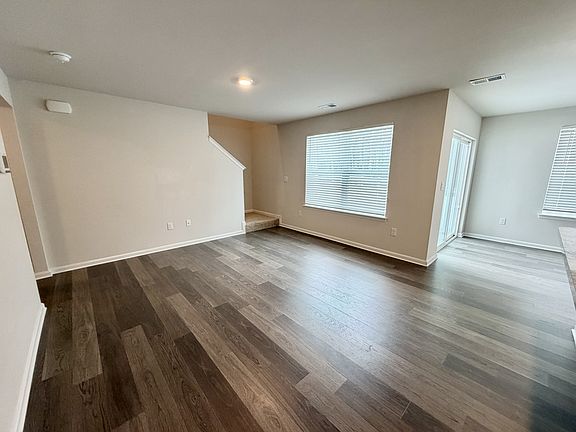 5th image of 633 Currant Cir
