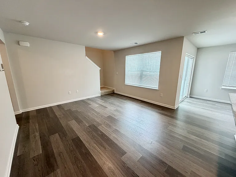 633 Currant Cir — Photo 5